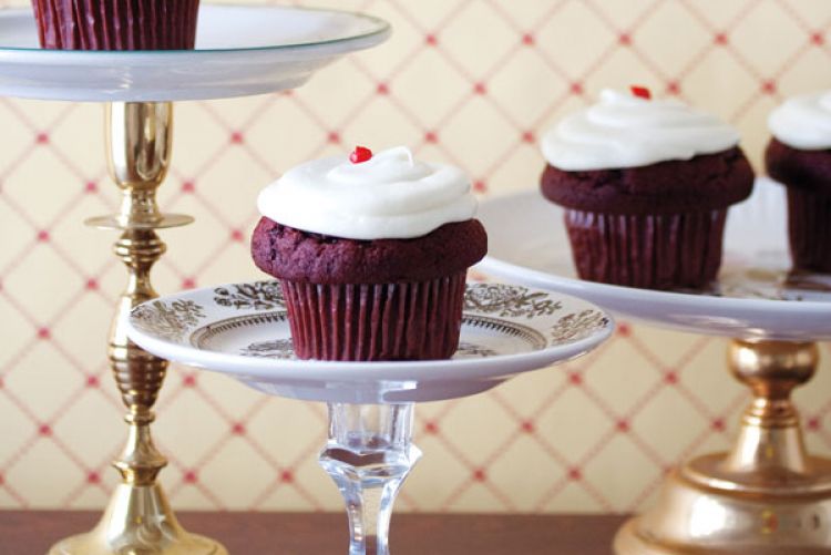Make And Do the Design*Sponge way: Recycled cake stand