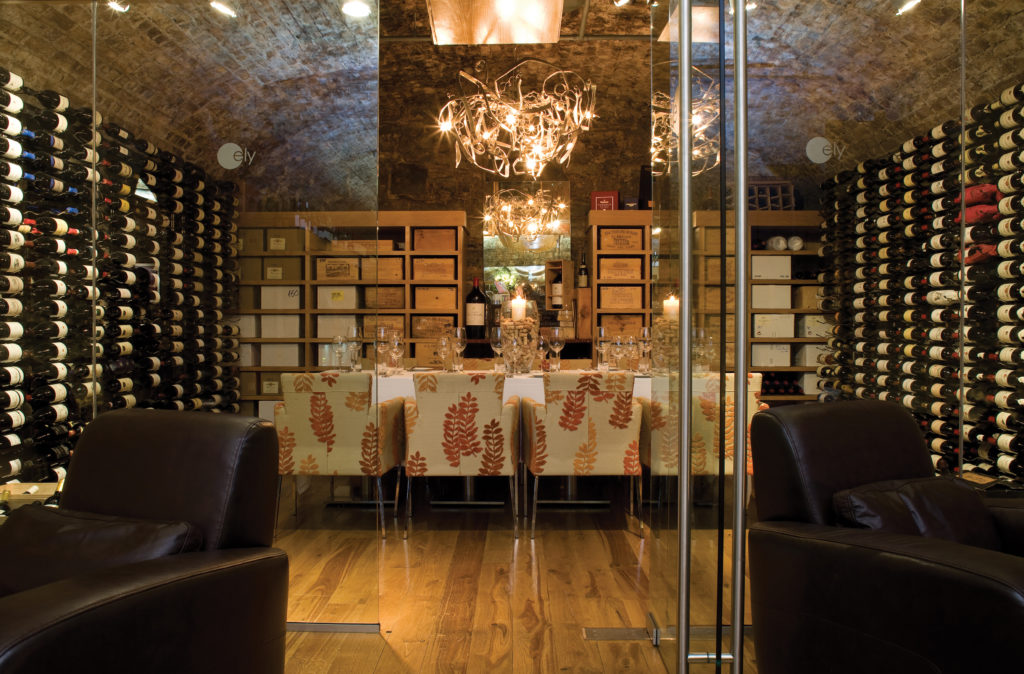 wine-room-dining