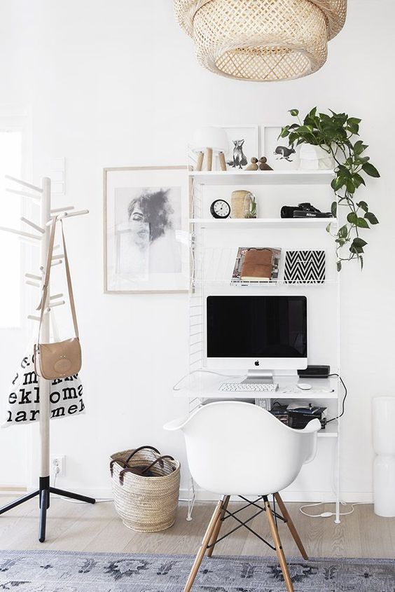 Small spaces are no problem for this home office