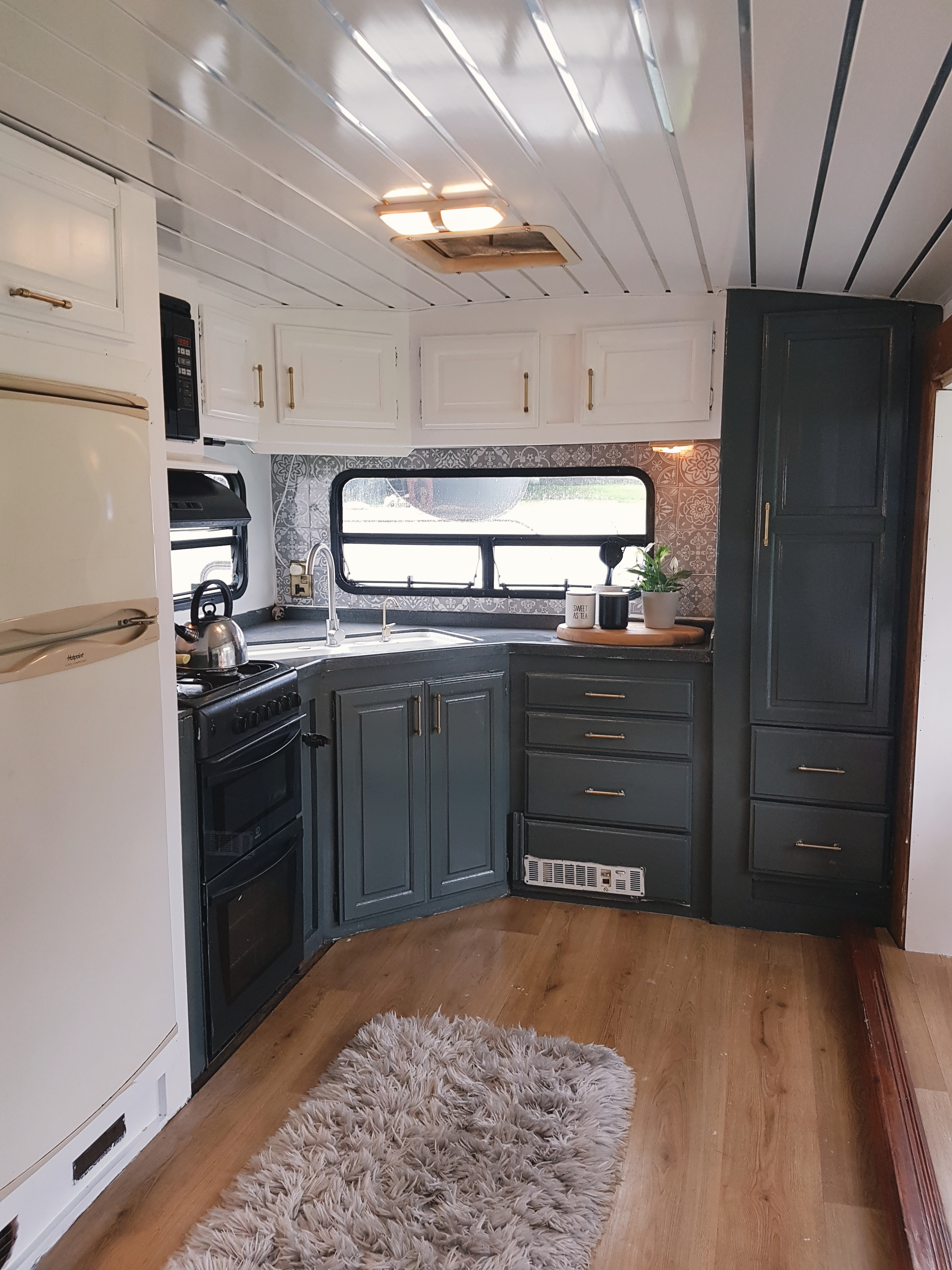 Budget breakdown: Seana's impressive and stylish €550 caravan revamp ...