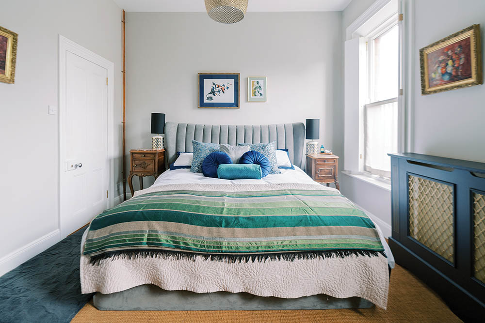 Image of the bedroom in Kathleen Lonergan's home, H&H Jan-Feb22