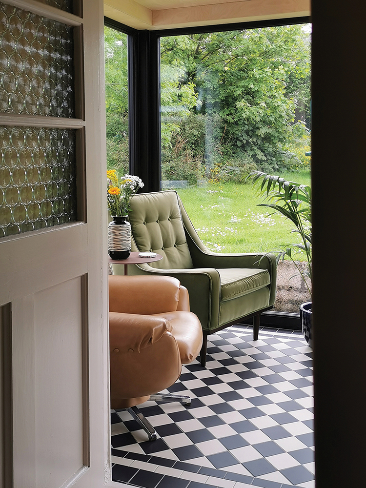 Image of the porch in Cathy Angelini's home, H&H Mar-Apr 22
