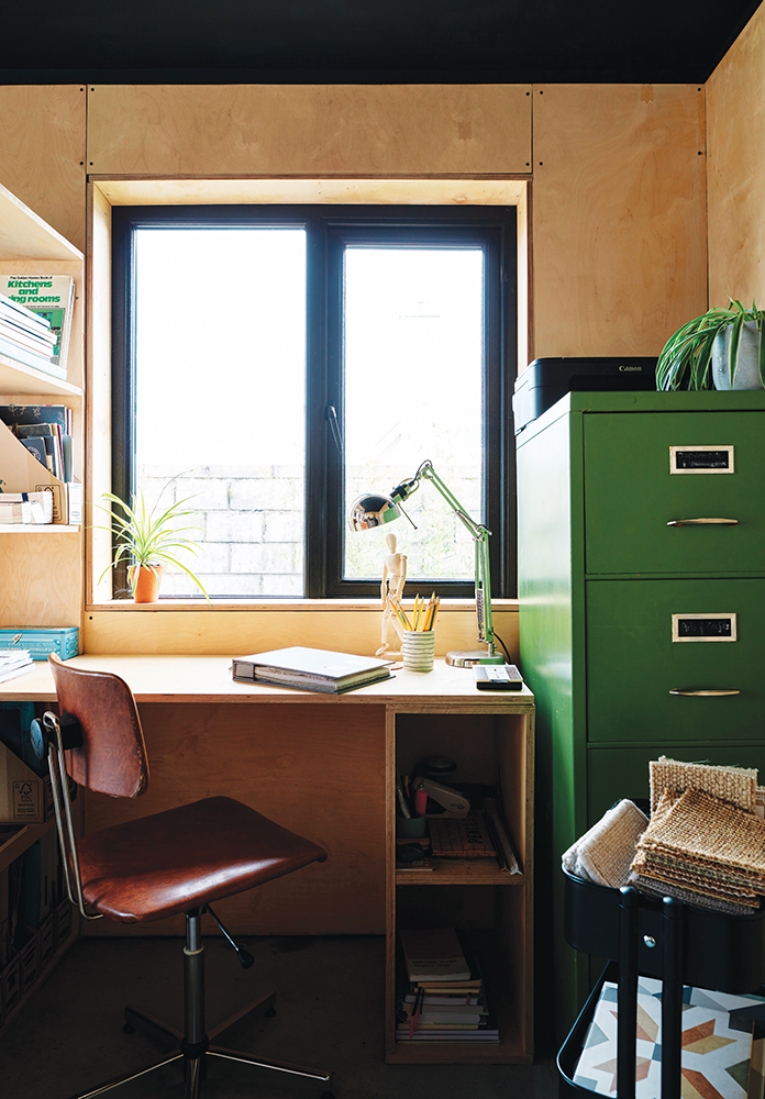 Image of the office in Cathy Angelini's home, H&H Mar-Apr 22