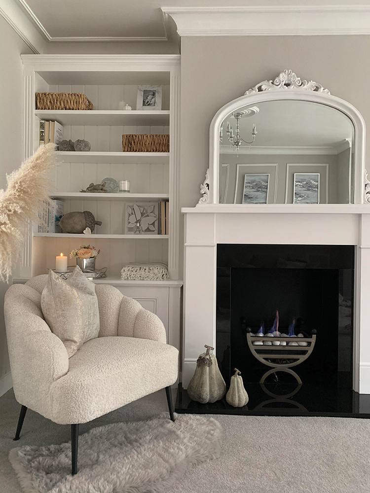 Evelyn armchair in ivory white boucle, Cultfurniture.com