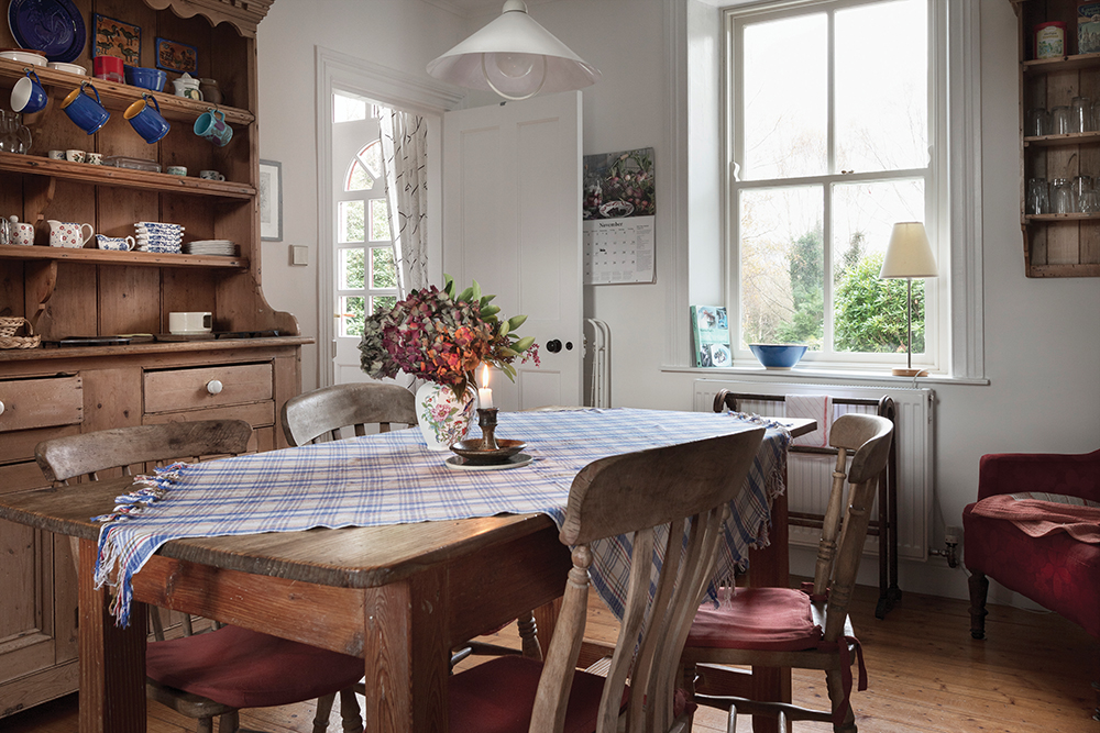 Image of the kitchen in the renovated cottage of Jens Bachem, H&H Mar-Apr22