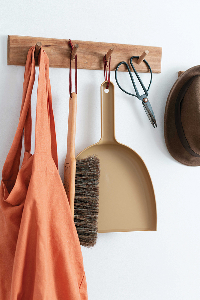 Image of Dustpan and brush set, Signature Editions