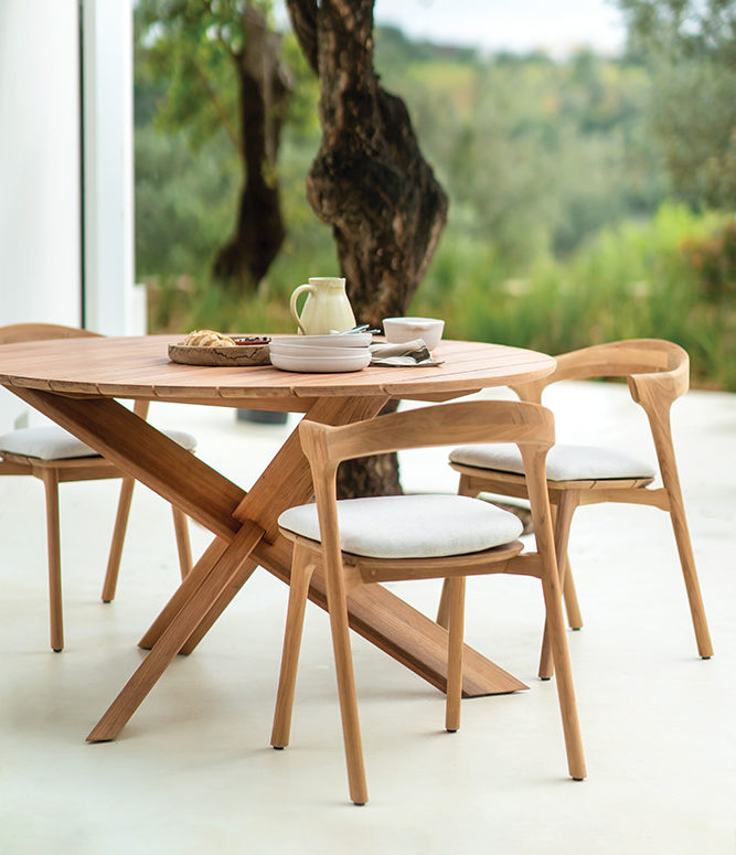 Circle outdoor dining table; Bok outdoor dining chair, Cadesign.ie