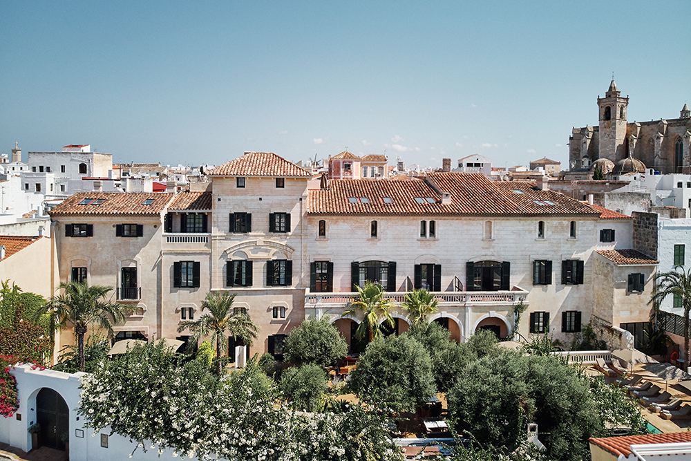 Image of exterior of Faustino Gran hotel in Menorca