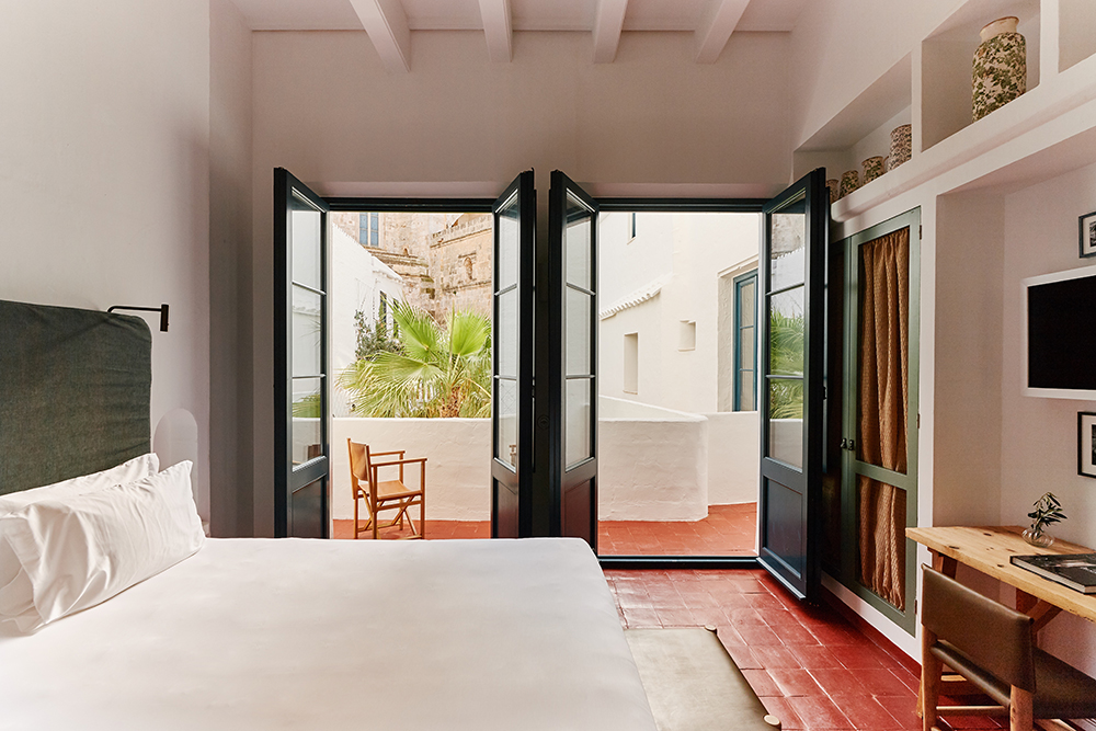 Image of bedroom with terrace in Faustino Gran hotel in Menorca