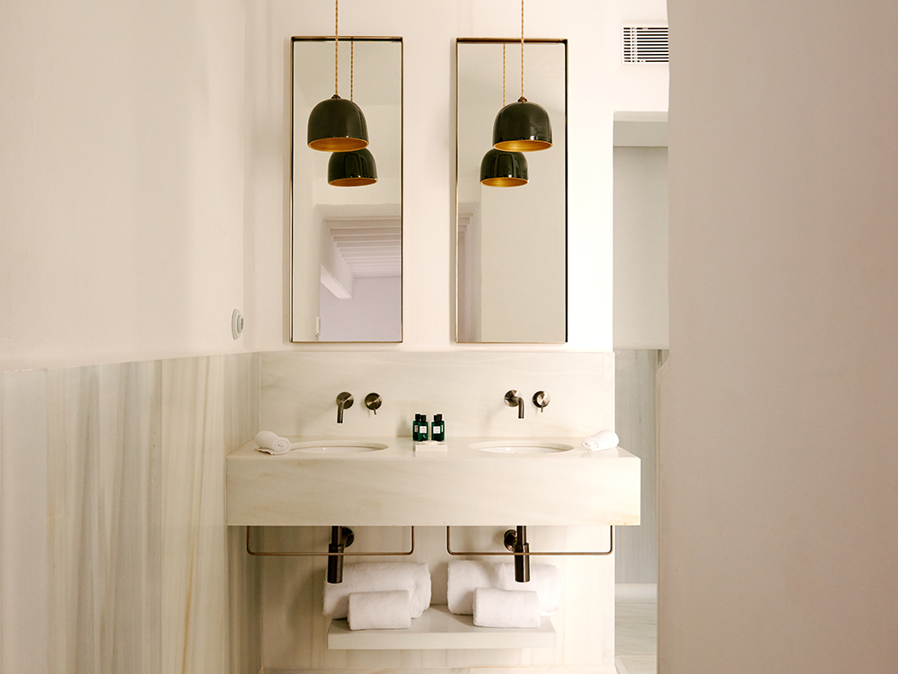 Image of bathroom in bedroom with terrace in Faustino Gran hotel in Menorca