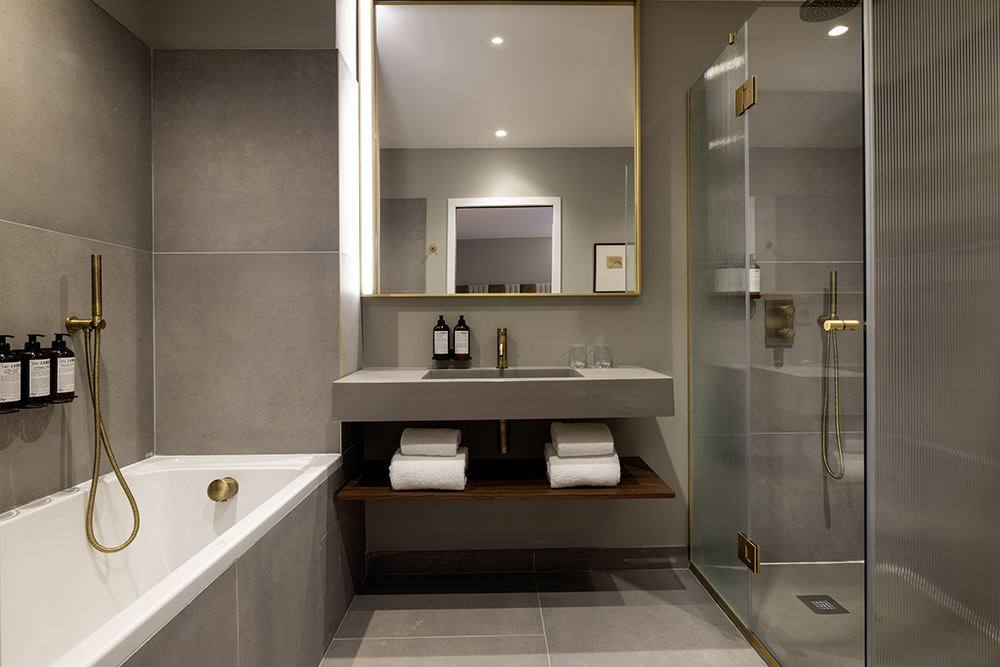 Image of Hotel Pilgrim, Paris, bathroom