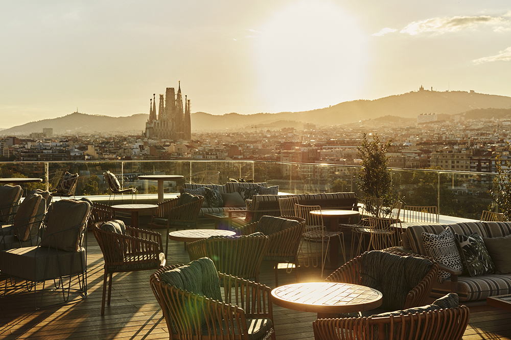 Image of the Tope rooftop bar at the Hoxton Barcelona