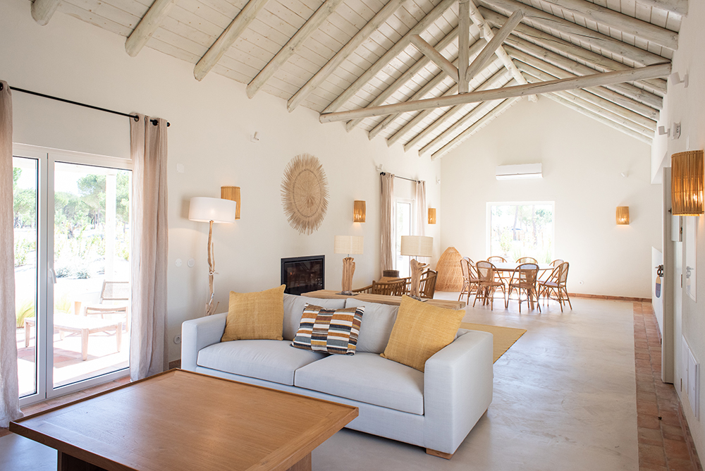 Image of a villa living room at the Independente Comporta hotel, Portugal