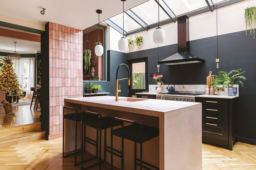 Image of the kitchen belonging to Laura Magee of @deco.dwelling