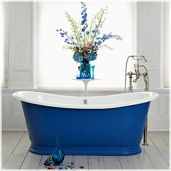 Paint your bath tub a bright colour | HouseAndHome.ie