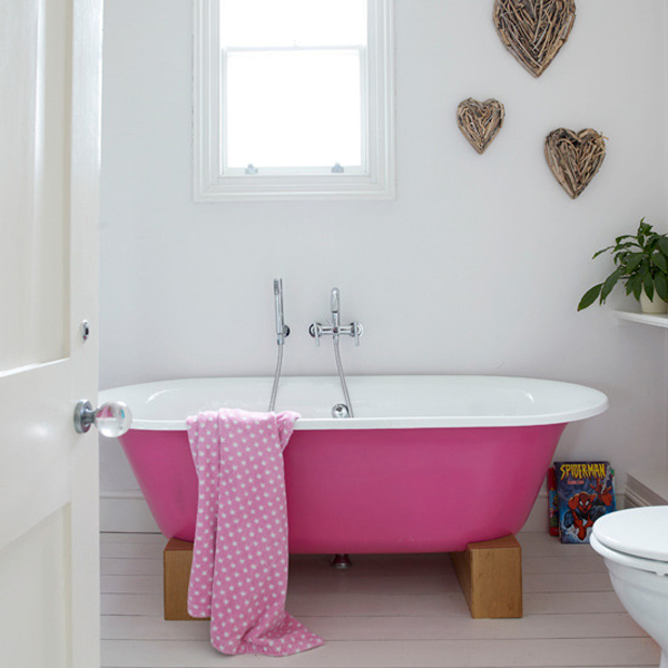 Paint Your Bath Tub A Bright Colour Houseandhome Ie