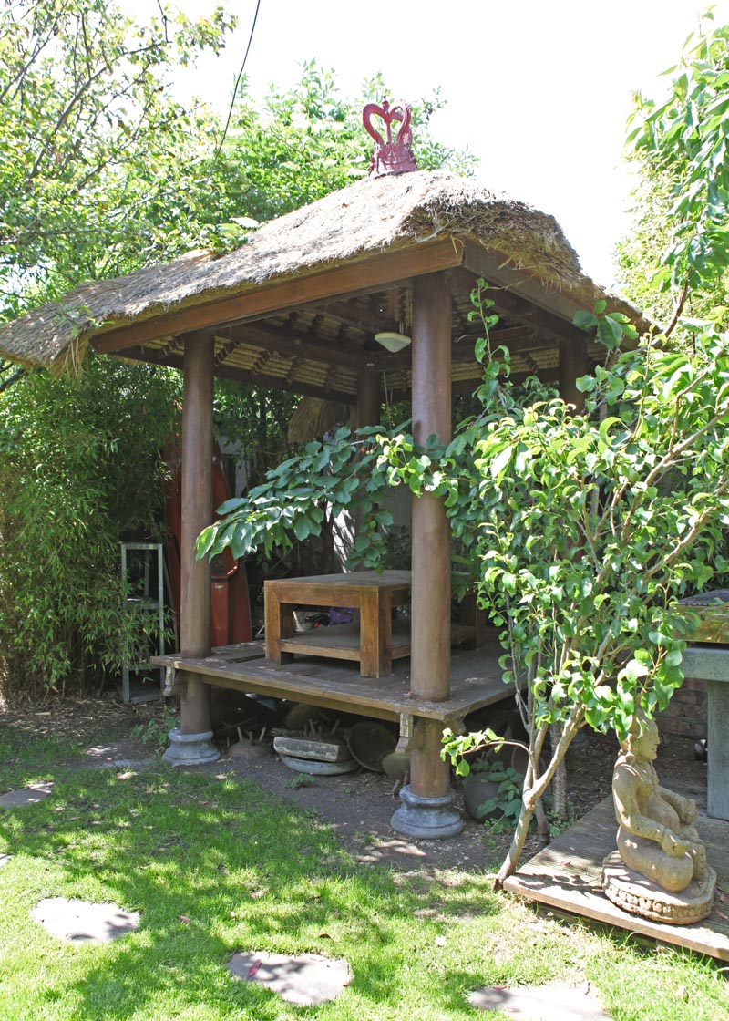 darran and louise's exterior pagoda